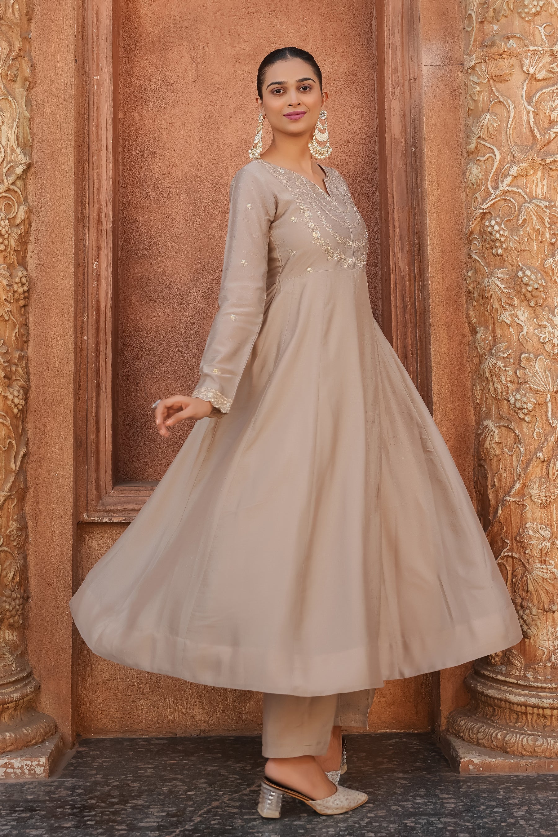 Cream Embroidered Silk Blend Anarkali Kurta With Dupatta Set